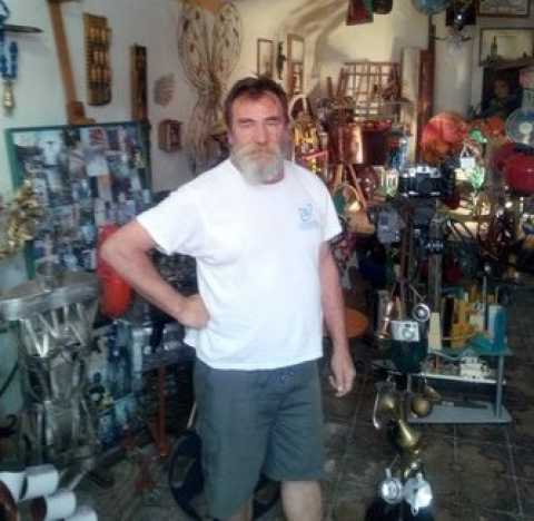 Il molfettese Vito, l'ex metalmeccanico che crea sculture da oggetti riciclati