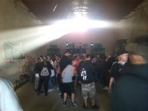 Droghe e musica a palla: in 1500 al Pasquatek, il rave più atteso