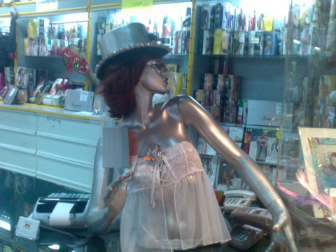 L'unico sexy shop di Bari: �Qui vengono tutti, non siamo pi� un tabu�