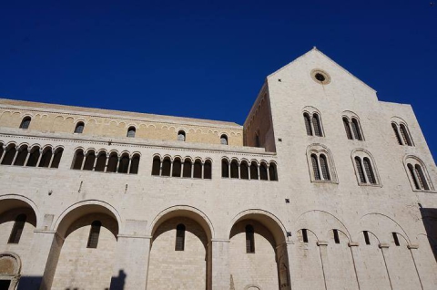 San Nicola di Bari: tra miracoli e leggende