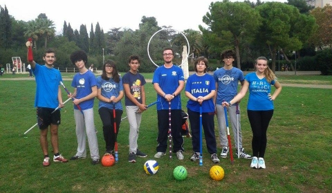Harry Potter a Bari: a cavallo di scope magiche c'� il ''quidditch babbano''