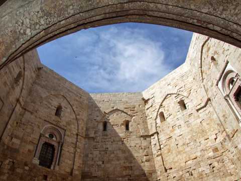 Castel del Monte, tra esoterismo, templari e hammam: E' pura fantasia