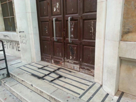 Svastiche al Flacco, il preside: �Niente aiuti, interverr� la scuola�