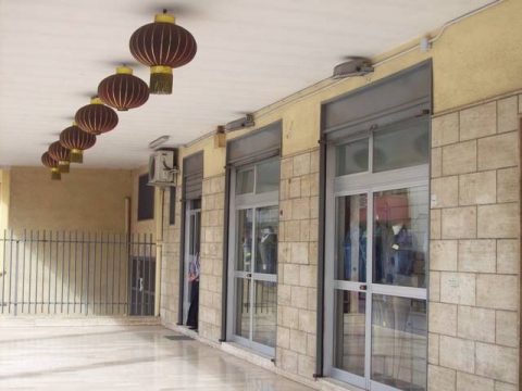 Le baresi che lavorano per i cinesi: �Turni faticosi, ma c'� rispetto�