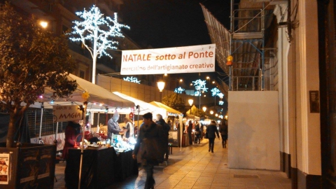 Viaggio tra i mercatini natalizi: creiamo pezzi unici, ma ci snobbano