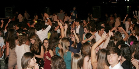 Il ballo di fine anno? Non � solo americano, � moda anche tra i liceali di Bari