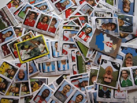 Schiaffetto e Mano in petto: tutti i giochi che si facevano con le figurine