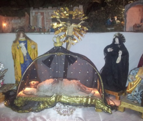 Bari Vecchia, c'� chi il presepe lo fa anche a Pasqua: foto
