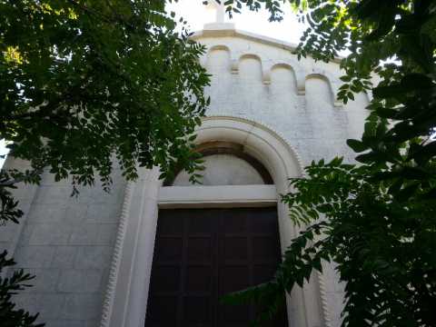 La ''chiesa del Trampolino'': sul mare di Bari un piccolo edificio nascosto