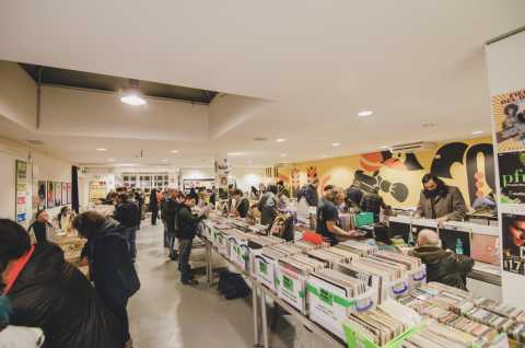 Bari, Vinyl Carnival: due giorni carnevalesca dedicata agli amanti del disco in vinile 