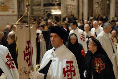 Spade, cavalieri e dame:  l'Ordine del Santo Sepolcro di Gerusalemme