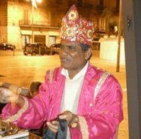 ''Cioch cioch, bevilach bevilach'': ecco chi � Miah, il mago bengalese