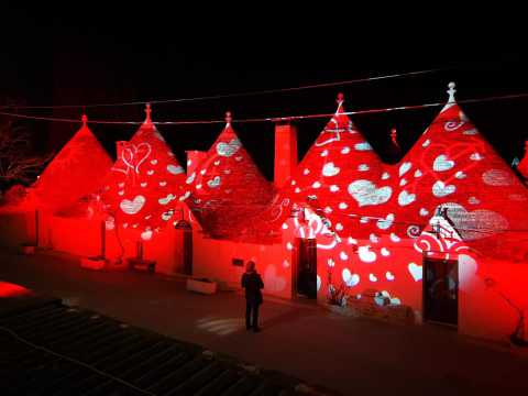 Alberobello, Lights in Love: per una settimana luci accese sui trulli