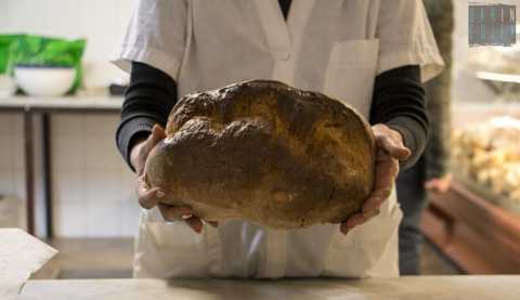 Il mitico pane di Carbonara: «Lo fanno in pochi e non è più quello di un tempo»
