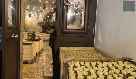 Presepi, cartellate e tradizioni: viaggio natalizio nei ''sottani'' di Bari Vecchia