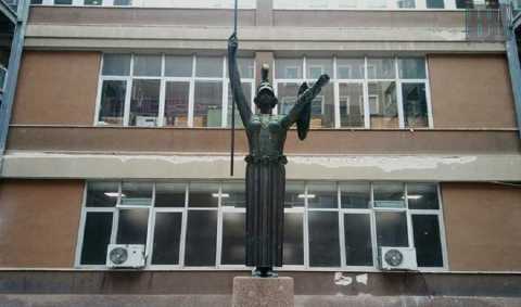 Università e scaramanzie: «Ti vuoi laureare? Non fissare la statua di Minerva»