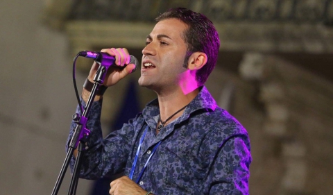 L'infermiere Roberto De Frenza: �Con le mie ''Maschere'' vado alla conquista di Sanremo rock�