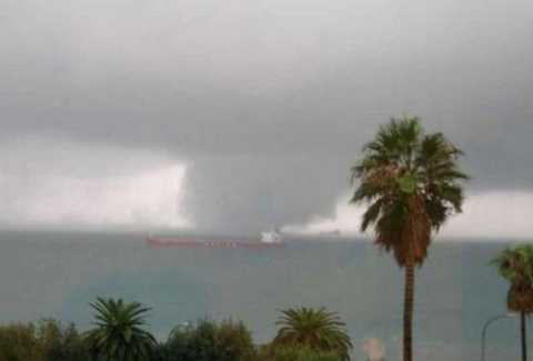 Tromba d'aria, allarme a Bari. Meglio stare in casa fino alle 15