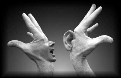 Comunicare con il corpo:  la lingua dei segni. Ma qui non  riconosciuta
