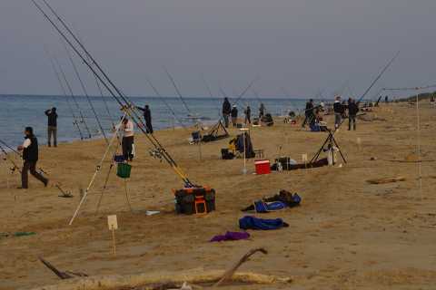 ''Puglia in pesca'': raduno di appassionati tra gare, risate e beneficenza