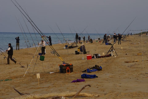 ''Puglia in pesca'': raduno di appassionati tra gare, risate e beneficenza