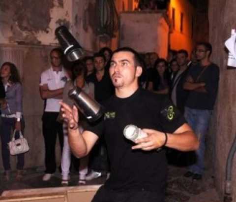Il Flair, quando il barman diventa acrobatico: Ma a Bari sono capaci in 5 o 6
