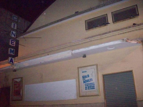 Bitonto, nell'era di internet resiste un cinema a luci rosse: l'Odeon