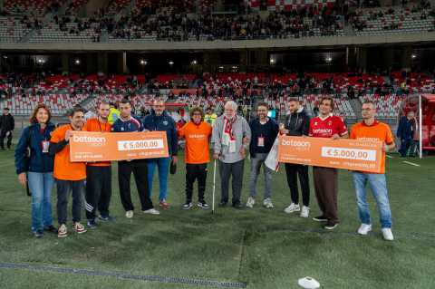 Bari, Betsson.sport dona 10.000 euro alle associazioni Glaros e Villaggio Berukhà