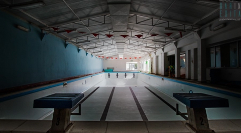 Una vasca vuota profonda 3 metri e mezzo: � ci� che resta della storica "Acquaviva Nuoto"