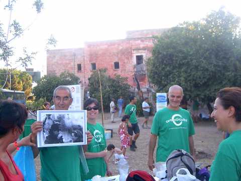 ''Una mano verde alla villa rossa'': ripuliti i giardini di Villa Giustiniani