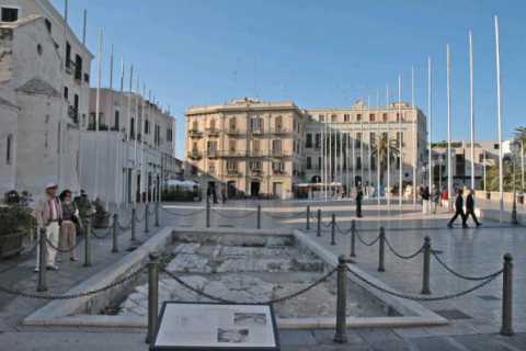 I turisti si lamentano: a Bari nessun cartello segnaletico per i monumenti