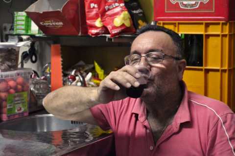 Le antiche ''cantine'' di Bari: dove il vino si compra ancora sfuso 