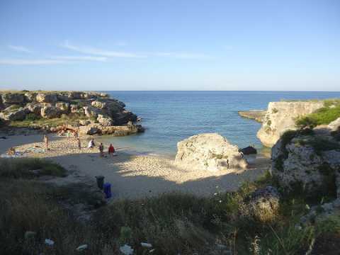 Piccole, nascoste e paradisiache: le calette sabbiose di Monopoli Sud