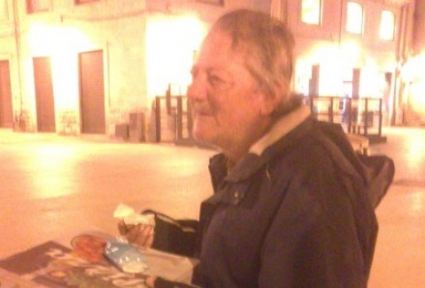 Michele di Bari vecchia ancora aggredito: «Ma sorridiamo, che la vita è bella»