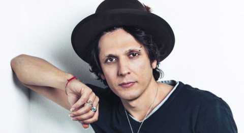 Bari, Ermal Meta presenta il suo nuovo album alla Feltrinelli