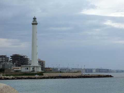 Furti e vandalismi, baby gang sconvolge San Cataldo: Salviamoli