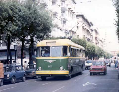 Filobus, tanti proclami ma i mezzi non partono: non c' nessuno in grado di guidarli