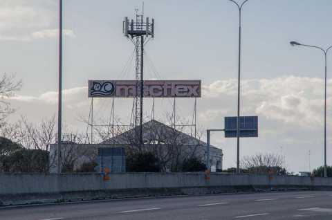 Bari, l'ex fabbrica dei materassi: Nessuno la vuole,  maledetta