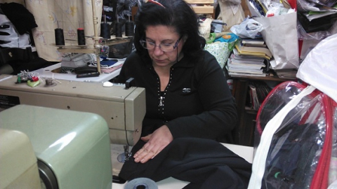 I sarti di Bari: �Siamo in estinzione, i giovani non impugnano pi� l'ago�