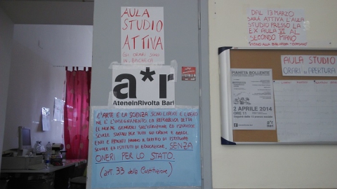 ''AteneInRivolta'': in un'aula universitaria libero studio e prodotti biologici