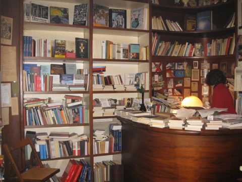 Bari e le librerie: un rapporto difficile. La ''Villari'' oasi nel deserto 