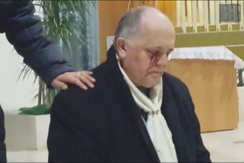 Bari, piange sangue in chiesa: «Non crediate che sia uno scherzo». Il video