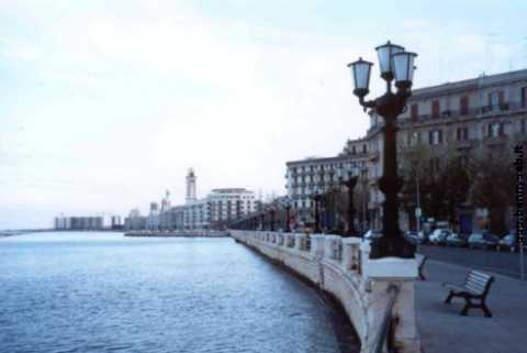 Bari, è il Lungomare il luogo simbolo della città: sconfitti San Nicola e Petruzzelli