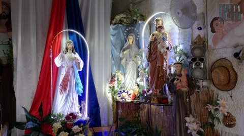 A Bari c'� una cappella nascosta: quella in cui prega Nino, l'uomo che parla con Ges�