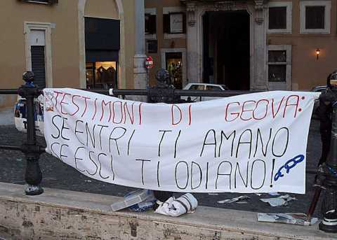 Fratello fa causa ai capi dei Testimoni di Geova: sono stato discriminato