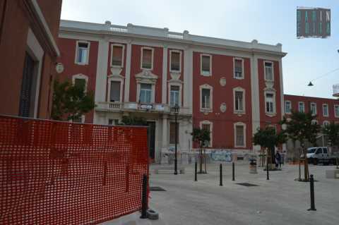 Piazza Cirillo ''terra di nessuno'': lavori finiti ma l'inaugurazione tarda