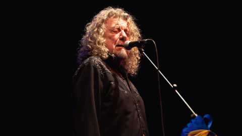 Robert Plant a Bari: il cantante dei Led Zeppelin in concerto sulla rotonda della Fiera 
