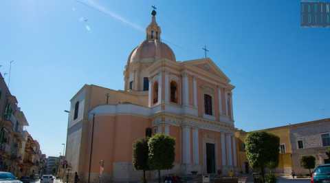 A Giovinazzo c' una "piccola San Pietro": il cupolone rosa di Sant'Agostino 