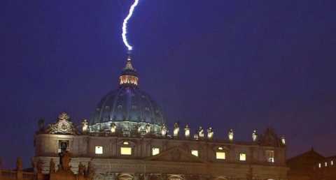 Le dimissioni del Papa. E se Ratzinger volesse rivelare un segreto?