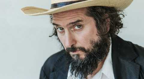 Bari, Feltrinelli: Vinicio Capossela presenta il suo album 